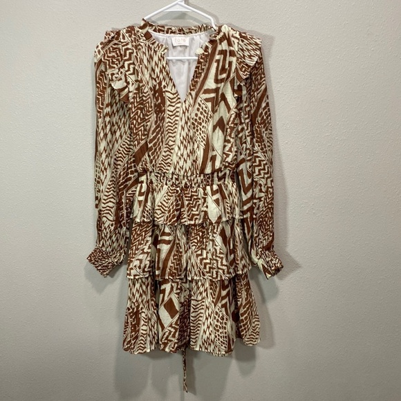 hacodeco様　フレブル Fate animal print ruffle tiered long sleeve dress